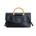 Zwarte clutch met krokodillenreliëf, lichtgele harsgreep en een schouderriem - Zwart