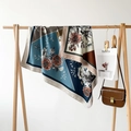 Elegante foulard in seta da 90 cm con stampa floreale e colori a contrasto - 90x90cm / Blu