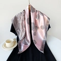 Foulard quadrato in raso rosa e grigio con elegante stampa floreale di rose - Quadrato Grande / Rosa Grigio