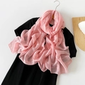 Elegante bufanda larga rosa con sutil textura de rejilla y tejido ligero semitransparente - Rosa Claro