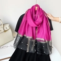 Écharpe élégante rose rouge et noir avec textures de soie dorée et détails perles - Rouge Rose