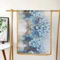 Seidenschal für Damen mit blauen Blumenmustern und gelben handgenähten Kanten - Blaustern Blume