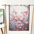 Élégante écharpe en soie légère avec imprimé fleurs de prunier rouge de style chinois - Mountain Plum Blossom
