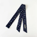 Pañuelo estrecho de algodón azul oscuro con flores verdes y hojas rosadas - Azul Oscuro Floral (PD75)