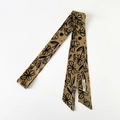 Brauner Baumwoll-Twilly-Schal mit handgemalten schwarzen Blumen für Taschen und Haar - Erdgelb Floral