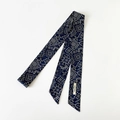 Eleganter dunkelblauer Twilly-Schal mit Paisley-Muster und geometrischen Details - Achtton-Paisley Blau