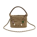 Borsa trapuntata in camoscio marrone con catena dorata e ciondoli smaltati - Cachi Scuro