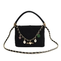 Elegante borsa trapuntata nera con catena dorata e ciondoli colorati a forma di cuore - Nero