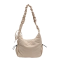 Beige geplooide schoudertas van gewatteerd nylon met trekkoord en zachte structuur - Donker kaki
