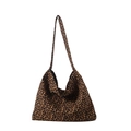 Große Canvas-Tragetasche mit Leopardenmuster und Schultergurt in Trapezform für Damen - Dunkelbraun