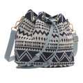 Bolso saco tejido de estilo étnico con patrón geométrico azul y correa de cuero sintético - Azul Blanco Estilo Étnico