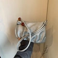 Bolso nube plisado plateado con cuentas de ámbar y correa con nudos únicos - Plateado