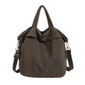 Bolso tote grande marrón oscuro en nailon arrugado con correa verde cruzada - Verde