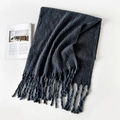 Weicher schwarz-blauer Strickschal aus Wolle mit eleganten Fransen für den Winter - Schwarz