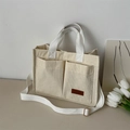 Borsa tote in velluto a coste beige con doppie tasche frontali e tracolla regolabile - Bianco Sporco