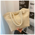 Sac cabas en paille tressée beige avec anses en corde pour un style de vacances chic - Blanc