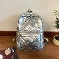 Silberner gesteppter Winterrucksack mit glänzender Oberfläche und Kordel-Reißverschluss - Silber