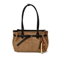 Bolso tote vintage de ante marrón con asas de cuero negro y colgante decorativo de madera - Caqui