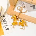Dettaglio del portachiavi a forma di cavallo dorato con strass bianchi e smalto fine - Stile Cavallo in Corsa Goccia d'Olio / Giallo (Colore 3)