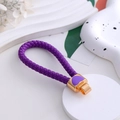Dettaglio portachiavi in corda intrecciata viola con fibbia dorata a forma di cuore - Ciondolo a Cuore Viola in Corda Intrecciata