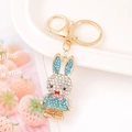 Dettaglio portachiavi a forma di coniglio con strass blu e anello in metallo oro - Ciondolo Coniglio Solo / Coniglio Blu con Strass