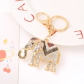 Portachiavi a forma di elefante dorato con strass scintillanti e dettagli in smalto - Smalto Rosso e Nero (5189025458174)