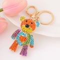 Detail eines Regenbogen-Strass-Teddybär-Schlüsselanhängers mit Herz und Karabiner - Regenbogen Rotes Herz (Mehrfarbig 2)