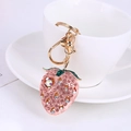 Glitzernder Erdbeer-Schlüsselanhänger mit rosa Steinen und goldenem Karabinerhaken - Rosa