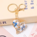 Porte-clés cœur doré avec fleurs en émail bleu et strass brillants pour sacs - Bleu