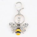 Vue détaillée du porte-clés abeille avec cristaux étincelants et finition émaillée - Style Argent Ajouré (Couleur 11)