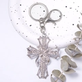 Elegante portachiavi a croce argentata con strass scintillanti e chiusura a moschettone - Bianco Argento (Strass Bianchi)