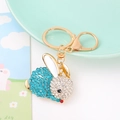 Dettaglio portachiavi a forma di coniglio con strass blu navy e moschettone in oro - Blu Lago