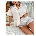 Pigiama da donna due pezzi color crema con bordino rosa e maglia a maniche corte con bottoni - S / Beige