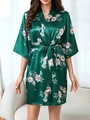 Peignoir en satin vert foncé à fleurs avec col en V et ceinture assortie - S / Vert