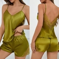 Ensemble pyjama en satin vert olive avec dentelle délicate sur le caraco et le short - S / Haut Et Bas / Vert matcha