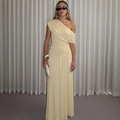 Elegantes hellgelbes One-Shoulder-Abendkleid mit Faltenwurf und fließendem langem Rock - S / Kleider / Aprikose