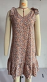 Rosa geblümtes Ärmelloses Kleid mit V-Ausschnitt, Schulterschleifen und Rüschensaum - S / Rosa Floral (Produktanzeige)