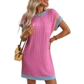 Roze wafelgebreide T-shirtjurk met blauwe strepen en praktische zak aan de voorkant - S / Rozerood