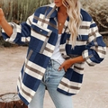 Klassische blau-weiße Flanell-Hemdjacke mit Knöpfen und Brusttaschen für den Herbst - S / Marineblau