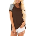 Detail van dames t-shirt met ronde hals, bruine body en grijze kleurblok mouwen - koffiekleur