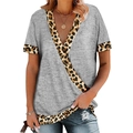 Kurzärmeliges T-Shirt mit tiefem V-Ausschnitt und Leoparden-Print in hellem Grauton - S / Grau