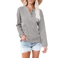 Haut gris en maille côtelée pour femme avec col Henley en V et boutons décoratifs - S / Gris