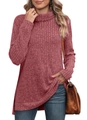 Detailansicht des rosa Rollkragenpullovers mit Rippstrick-Textur und Seitenschlitz - S / Oberteile / Rot