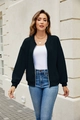 Detailansicht der dunkelblauen Zipper-Jacke mit Jacquard-Struktur und Rippstrickbündchen - S / Schwarz