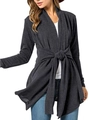 Vue détaillée du cardigan gris anthracite avec ceinture à nouer et ourlet drapé - Noir