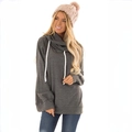 Detalle de sudadera con capucha gris oscuro con cuello a capas y cordones blancos - S / Gris