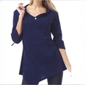 Donkerblauwe dameshoodie met V-hals, kangoeroezak en een asymmetrische schuine zoom - S / Marineblauw