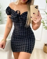 Schulterfreies Minikleid mit schwarz-weißem Karomuster, Puffärmeln und Schleifenband - S / Schwarz