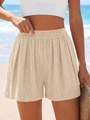 Détail du short plissé taille haute abricot avec taille élastique et texture côtelée fine - Abricot