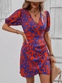 Kurzes Kleid mit V-Ausschnitt, blau-orangefarbenem Muster und modischen Puffärmeln - S / Orange-Blau